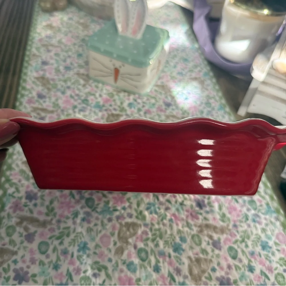 Crate&Barrel Large Heart Ruffle Dish. 395-048.